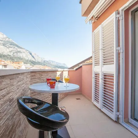 Kiwi Anna * Makarska